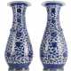 Paar große unterglasurblaue dekorierte Vasen aus Porzellan mit plastischen Chilong - Foto 1