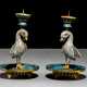Paar seltene Cloisonné-Leuchter mit Enten auf einer Tropfschale stehend - Foto 1