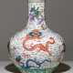Feine Vase mit Dekor von neun Drachen in polychromen Emailfarben - photo 1