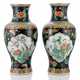 Paar 'Famille noire'-Vasen mit floralem Dekor und Vögeln in Reserven - photo 1