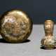 Satsuma-Miniaturvase und runde Deckeldose mit figuraler Staffage - Foto 1