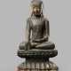 Skulptur des Buddha Shakyamuni aus Holz mit schwarzer und golfarbener Lackfassung - Foto 1