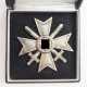 Kriegsverdienstkreuz, 1. Klasse mit Schwertern - 84, im Etui. - Foto 1