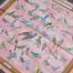 Hermès Seiden Carré "Les Oiseaux des Champs et des Bois" in rosa, Entw.: Hugo Grygkar 2013, 90x90cm, Original Box - photo 1