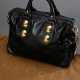 Gucci Tasche "Babouska", schwarzes Nappaleder mit goldfarbener Hardware und "Herz" Charm, innen Nylon Logo Futter, Reißverschluss- und Einsteckfach, Nr.: 207297 002122, 22x31,5x17cm, mit Staubbeutel, … - фото 1