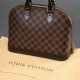 Louis Vuitton Tasche "Alma" in Damier Ebene Canvas, goldfarbene Hardware, innen rotes Baumwollfutter und zwei Einstecktaschen, Schlüssel und Schloss vorhanden, Nr.: FL 3110, 22x30x15cm, mit Staubbeutel - photo 1