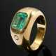 Handgefertigter Gelbgold 750 Bandring mit oktogonalem Smaragd (ca. 1.60ct) und 2 Brillanten (zus. ca. 0.16ct/VSI/W), 12,8g, Gr. 53, Tragespuren - фото 1