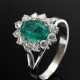 Weißgold 750 Entourage Ring mit Smaragd (ca. 1.50ct) im Brillantkranz (zus. ca. 0.60ct/VSI/W), 3,1g, Gr. 57 - photo 1