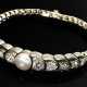 Art Deco Weißgold 585 Armband im Fuchsschwanzmuster mit Altschliff Diamanten (zus. ca. 3.10ct/SI-P1/W-TCR) und mittiger flacher Bouton Perle (kleine Abplatzungen), 40,6g, L. 19,3cm - photo 1 Art Deco Weißgold 585 Armband im Fuchsschwanzmuster mit Altschliff Diamanten (zus. ca. 3.10ct/SI-P1/W-TCR) und mittiger flacher Bouton Perle (kleine Abplatzungen), 40,6g, L. 19,3cm - photo 1