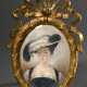 Feine Miniatur "Junge Frau mit Federhut" nach Philibert-Louis Debucourt (1755-1832) Interpretation von Peter Paul Rubens "Susanna Lunden", Aquarell in geschnitztem und vergoldetem Rahmen mit Schleifen… - фото 1