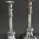 Paar klassizistische Säulenleuchter mit Blattmanschetten, Lorbeerfestons und -friesen, MZ: MS, Triest um 1780, Silber, 593g, H. 23,3cm, Druckstellen, 1 Tülle mit Druckstellen - фото 1