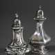 2 Diverse Streuer in Balusterform auf rautenförmiger Basis (MZ: William Adams Ltd, Birmingham 1913), Silber 925, 81g, H. 9,5/10,5cm, Druckstellen - фото 1