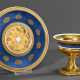 Französische Empire Tasse/UT mit Goldmalerei auf mattblauem Fond, Nast Paris, um 1810, H. 12cm, UT berieben - фото 1