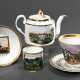 3 Diverse Teile Biedermeier Ansichtsporzellan: Kanne „Schloss“ (H.11cm, Haarriss), Erinnerungstasse/UT "1842, Schwarzhausen“ (H. 6cm) und KPM Tasse/UT "Petersburger Haus" (H. 8,7cm, Mariage) berieben, UT … - photo 1
