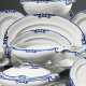 63 Teile Teile Villeroy & Boch Speiseservice „Blaue Olga“, Entw.: Josef Maria Olbrich, blaue und braune Prägemarke am Boden, z.T. leicht unterschiedliche Farbigkeit im Randdekor, bestehend aus: 17 tiefe Teller (Ø 21/… - photo 1