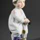 Meissen Hentschelkind "Kind mit Holzpferd“, Entw.: Konrad Hentschel 1905, Modelnr.: 73366, Bossierernr.: 9, , Malernr.: 534, Jahreszeichen: 2002, H. 17,5cm - photo 1