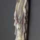 Kunstmann, Ludwig (1877-1961) Wandplastik "Madonna" in expressiver Ausformung auf spitz zulaufendem Sockel, Keramik zartfarbig glasiert in Grün-, Gelb-, Violett- und Blautönen, Entw.: 1926 für das feinkeramisch… - photo 1