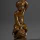 Lindhart, Svend (1898-1989) "Putto einen Fisch reitend", Bronze patiniert, verso sign., Gießerstempel "Brødr. Grage Broncestøberi", H. 13cm - photo 1