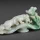 Chinesischer Gürtelhaken in hellgrün-weißer Jade mit vollplastischem "Regendrache" und "Tiger", L. 7,2cm - photo 1
