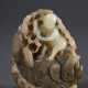 Zweifarbig braunbeige Jade Schnitzerei "Junge fängt riesigen Karpfen", China, Qing Dynastie, 7,8x6cm - photo 1
