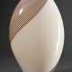 Murano Lampe in flacher Eiform, opak beige Glas mit eingeschmolzenen braunen Spiralfäden, 1970er Jahre, Originalkleber "Vetri Murano", H. 51cm - фото 1