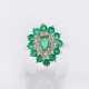 Smaragd-Ring mit Kleinstdiamanten. - photo 1
