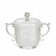 A CHARLES II SILVER TWO-HANDLED PORRINGER AND COVER - Foto 1 A CHARLES II SILVER TWO-HANDLED PORRINGER AND COVER - Foto 1