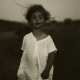 Diane Arbus. Child in a nightgown, Wellfleet, Mass., 1957 - Foto 1