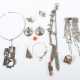 Konvolut Schmuck 20. Jh., best. aus 2 Halsketten, … - photo 1