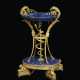A LATE LOUIS XVI ORMOLU-MOUNTED CARVED LAPIS LAZULI TAZZA - Foto 1