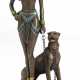 Wiener Bronze "Cleopatra mit Panther", braun patiniert z.T. grün gefaßt, sign. Manbreß", Gießerstempel mit AB in Amphore, H. 23,5 cm, auf quadratischem, schwarzem Steinsockel, Ges.-H. 26,5 cm - фото 1