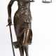 Bronze-Figur "Justitia", mit Waage und Schwert auf Buch und Schlange stehend, braun patiniert, auf rundem, schwarzem Steinsockel, H. 41 cm - photo 1