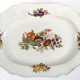 Meissen-Platte, oval, Schwertermarke mit Marcolinistern (1 Schleifstrich) um 1795, Form Dulong, im Spiegel und in den 4 Kartuschen auf der Fahne polychrome Gemüse- und Fruchtmalerei, Rand mit alter Reparaturstelle, 4x38,… - photo 1