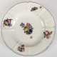 Meissen-Teller, Schwertermarke 1740-74, floral reliefiert, Spiegel und Fahne mit polychromer Floralmalerei und Schmetterling, brauner Rand, etwas berieben, Dm. 24 cm - Foto 1