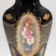 Vase, Limoges, sechskantige leicht gebauchte Form, 3 Seiten mit polychromer Floralmalerei und mit reichem floralem Golddekor, H. 33 cm - photo 1
