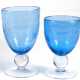 2 Gläser, blaue Kuppa mit Lufteinschlüssen, H. 13 cm und 15 cm - photo 1