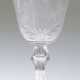 Großes Pokalglas, Ende 19. Jh., Klarglas, konische Kuppa mit graviertem Getreide- und Blumendekor und verschlungenem Monogramm "AK", Scheibenfuß mit Sternschliff, gegliederter Hohlstiel, H. 23,5 cm - photo 1 Großes Pokalglas, Ende 19. Jh., Klarglas, konische Kuppa mit graviertem Getreide- und Blumendekor und verschlungenem Monogramm "AK", Scheibenfuß mit Sternschliff, gegliederter Hohlstiel, H. 23,5 cm - photo 1