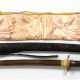 Katana mit Scheide, handgefertigtes Samuraischwert, vergoldete Klinge aus Kohlenstoffstahl mit eingraviertem Drachenmuster, ovaler Handschutz und Griff mit Drachenrelief, plastischer Drachenkopf blaue Glaskugel im Maul h… - Foto 1
