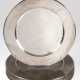 9 Platzteller, versilbert, umgeschlagener Rand, z.T. Gebrauchspuren, Dm. 29,5 cm - photo 1