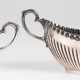 Zuckerschale und Sahnekännchen, 830er Silber, Schiffchenform mit Ohrenhenkel, z.T. godroniert, Ges.-Gew. 218,2 g, Zuckerschale H. 8 cm, L. 18 cm - фото 1