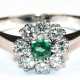Smaragd-Brillant-Ring, 585er WG, ausgefaßt mit 1 rund facettierten Smaragd von ca. 0,22 ct. und 8 Brillanten von zus. ca. 0,40 ct., LR- VVS, Ges.-Gew. 4,13 g, RG 56 (Wiederbeschaffungswert lt. Expertise 3.320,- €) - photo 1