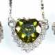Collier und Ohrstecker, 925er Silber, rhodiniert, mit Herzen aus peridotfarbenen und weißen Zirkonia, Collier-Länge ca. 50 cm - photo 1 Collier und Ohrstecker, 925er Silber, rhodiniert, mit Herzen aus peridotfarbenen und weißen Zirkonia, Collier-Länge ca. 50 cm - photo 1