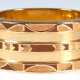 Lanvin-Armreif, Paris, goldfarbenes Metall mit ornamentalem Dekor in Braun und Gelb, gemarkt, Steckschloß, Gebrauchspuren, B. 3,5 cm, Innen-Dm. 6,2 cm - photo 1