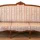 Sitzgarnitur im Louis-Philippe-Stil, bestehend aus Couch und 2 Sesseln, mahagonifarbenes Holzgestell, allseitiger Stoffbezug mit Biedermeiermuster, Sofa auf 6 Beinen, 107x190x76 cm, Sessel 99x77x66 cm, Gebrauchspuren - фото 1