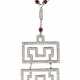 Langes Collier mit Granaten, Onyx und Brillanten - фото 1