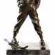 Bronze-Figur "Kesser Junge auf Ski", Nachguß, braun patiniert bez. "F.Paris", Gießermarke "BJB", H. 18,5 cm, auf marmoriertem Steinsockel, Ges.-H. 28,5 cm - photo 1