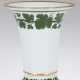 Meissen-Vase, 1924-1934, Weinlaub mit Goldrand, 1. Wahl, Gold etwas berieben, H. 16 cm - photo 1