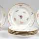 Konvolut Meissen-Porzellan, 19. Jh., 14-teilig, Streublümchen mit Goldrand (z.T. etwas berieben), Neuer Ausschnitt, dabei 7 Kuchenteller Dm. 17,5 cm, 1 Kaffeetasse, 5 UT (Schälchen) und 1 Sahnekännchen auf 3 Füßchen (1x… - photo 1