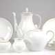 Fürstenberg-Restservice, Entwurf Hubert Griemert, 1938, weiß mit Goldrändern, dabei Kaffeekanne, Teekanne, Zuckerdose, Sahnekännchen und 2 Teegedecke - photo 1