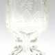 Freimaurer-Glas, wohl um 1900, auf massivem, quadratischem Fuß in facettierten Stiel übergehend, Kuppa mit gravierten und geätzten Freimaurersymbolen, H. 14 cm - Foto 1